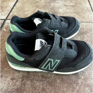 10T New Balance Velcro shoes